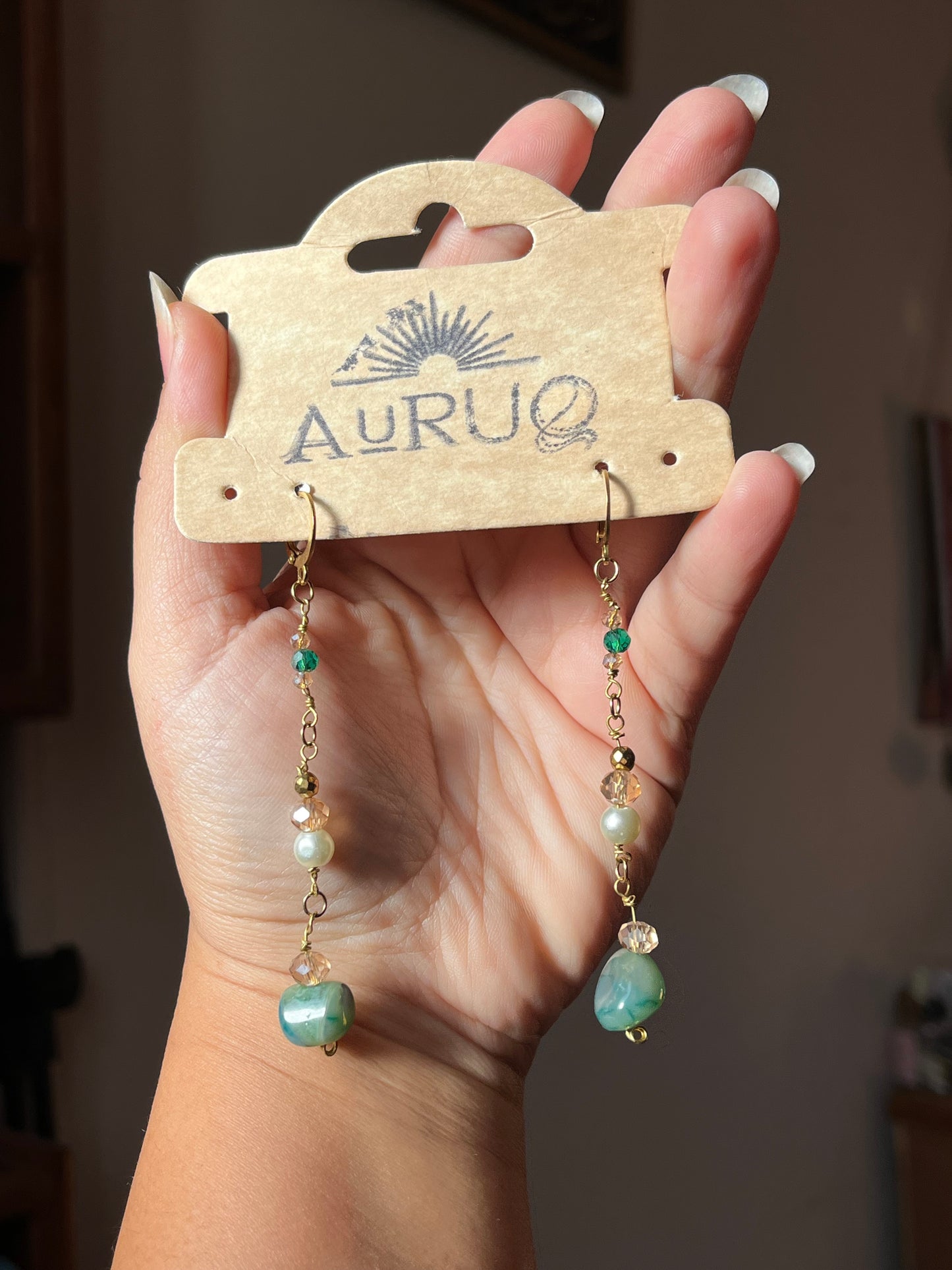 Agate long earrings in turquoise.