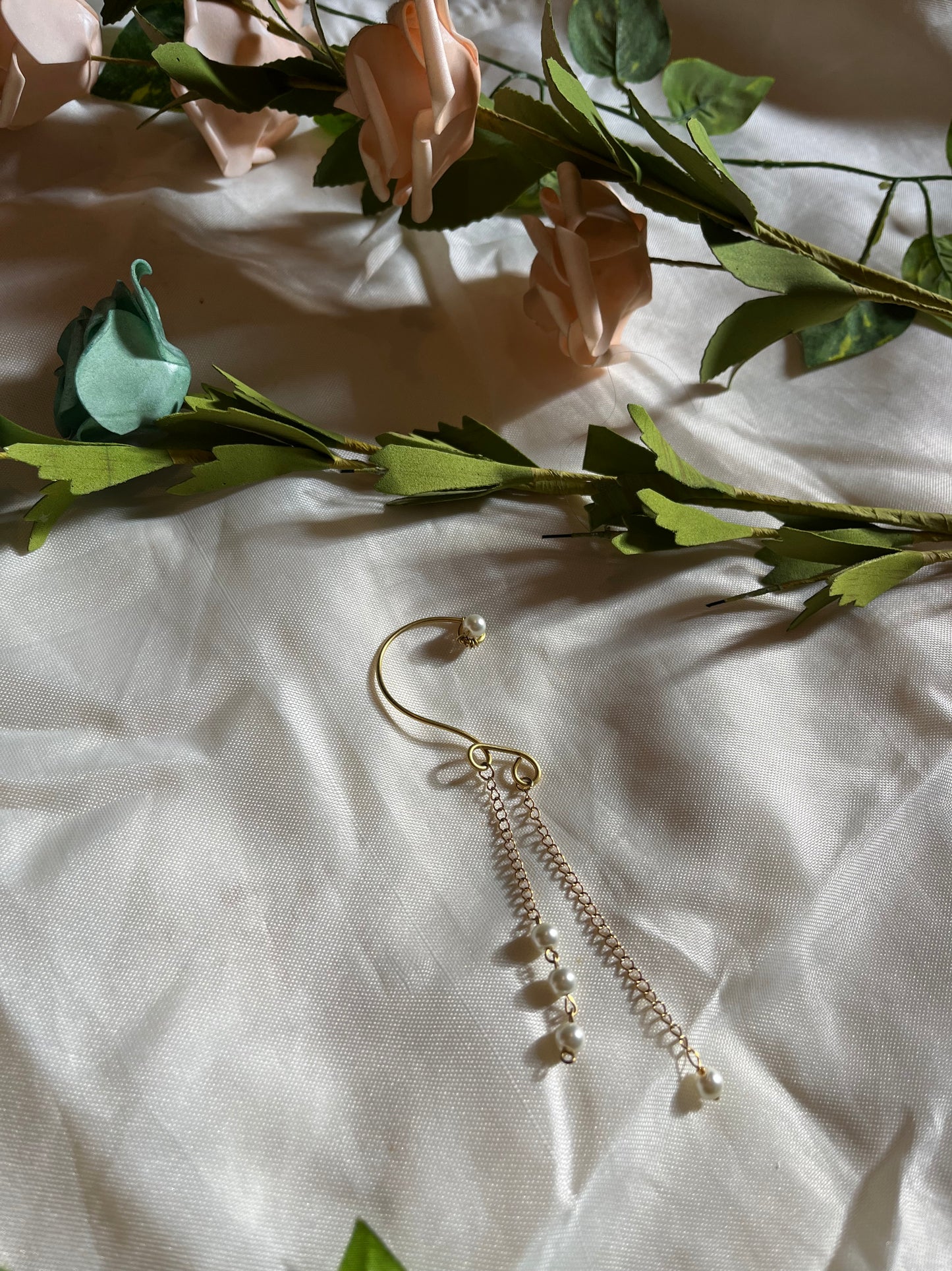 Pearls ear cuff.