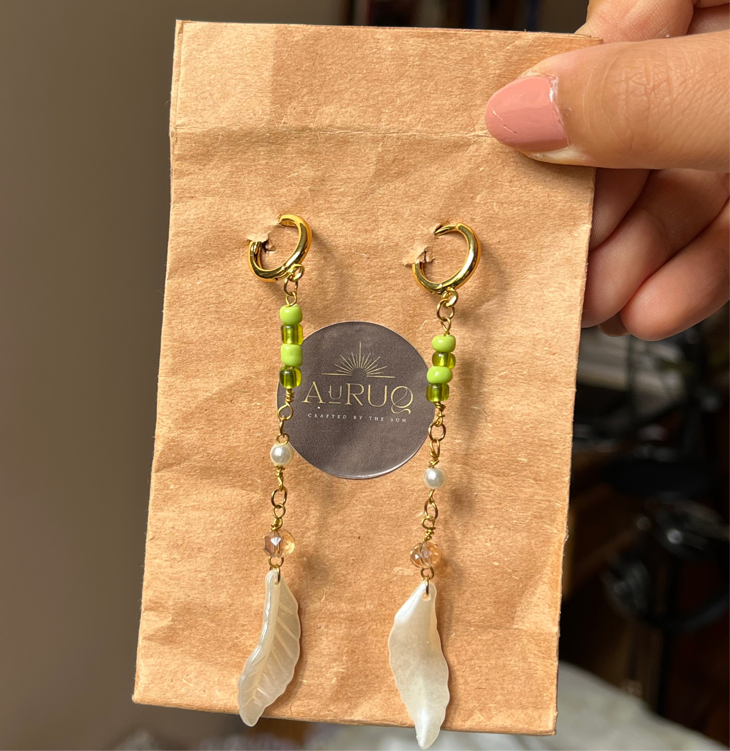 White leaves paired earrings.