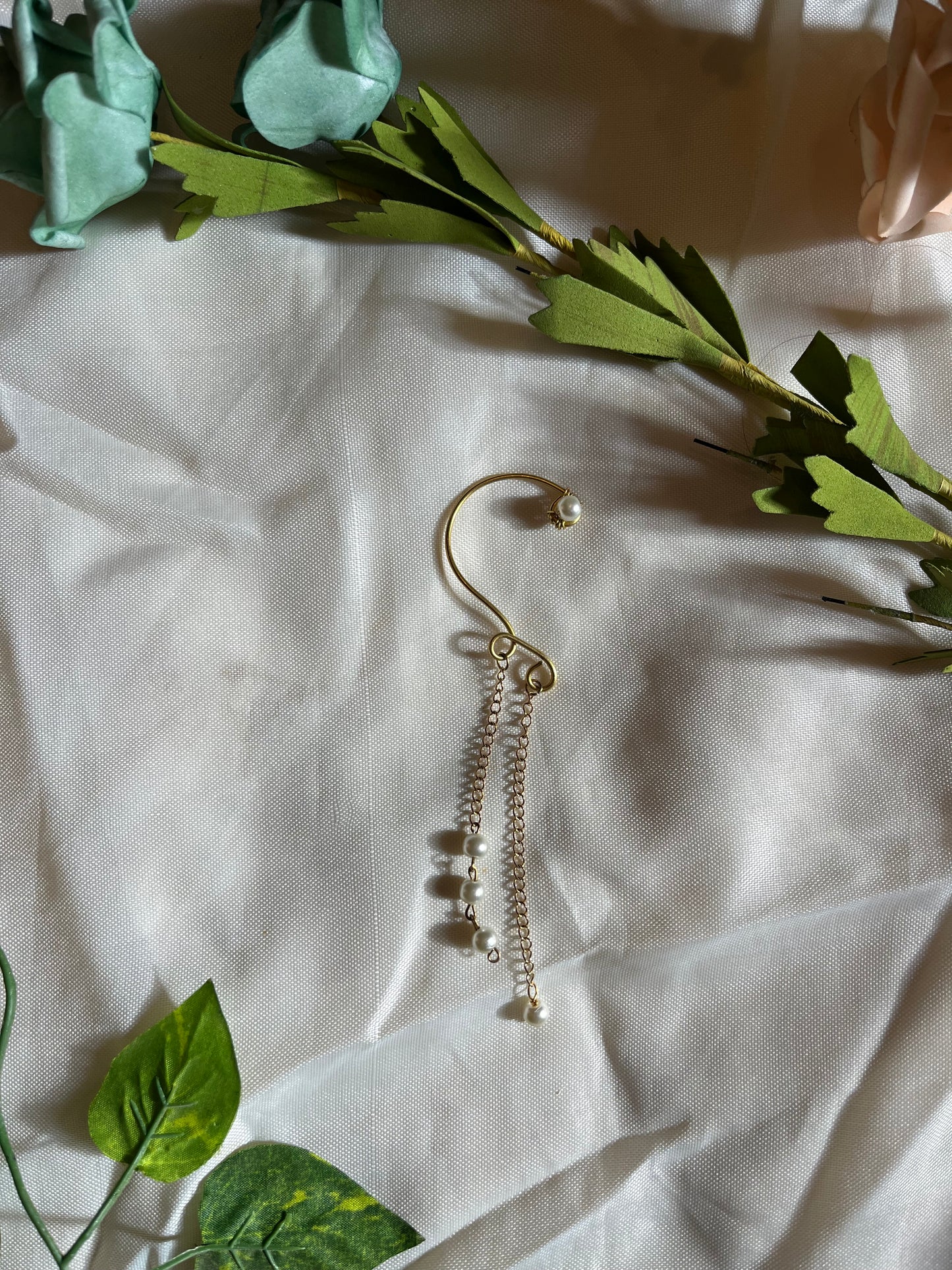 Pearls ear cuff.