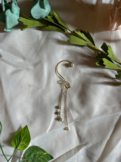 Pearls ear cuff.