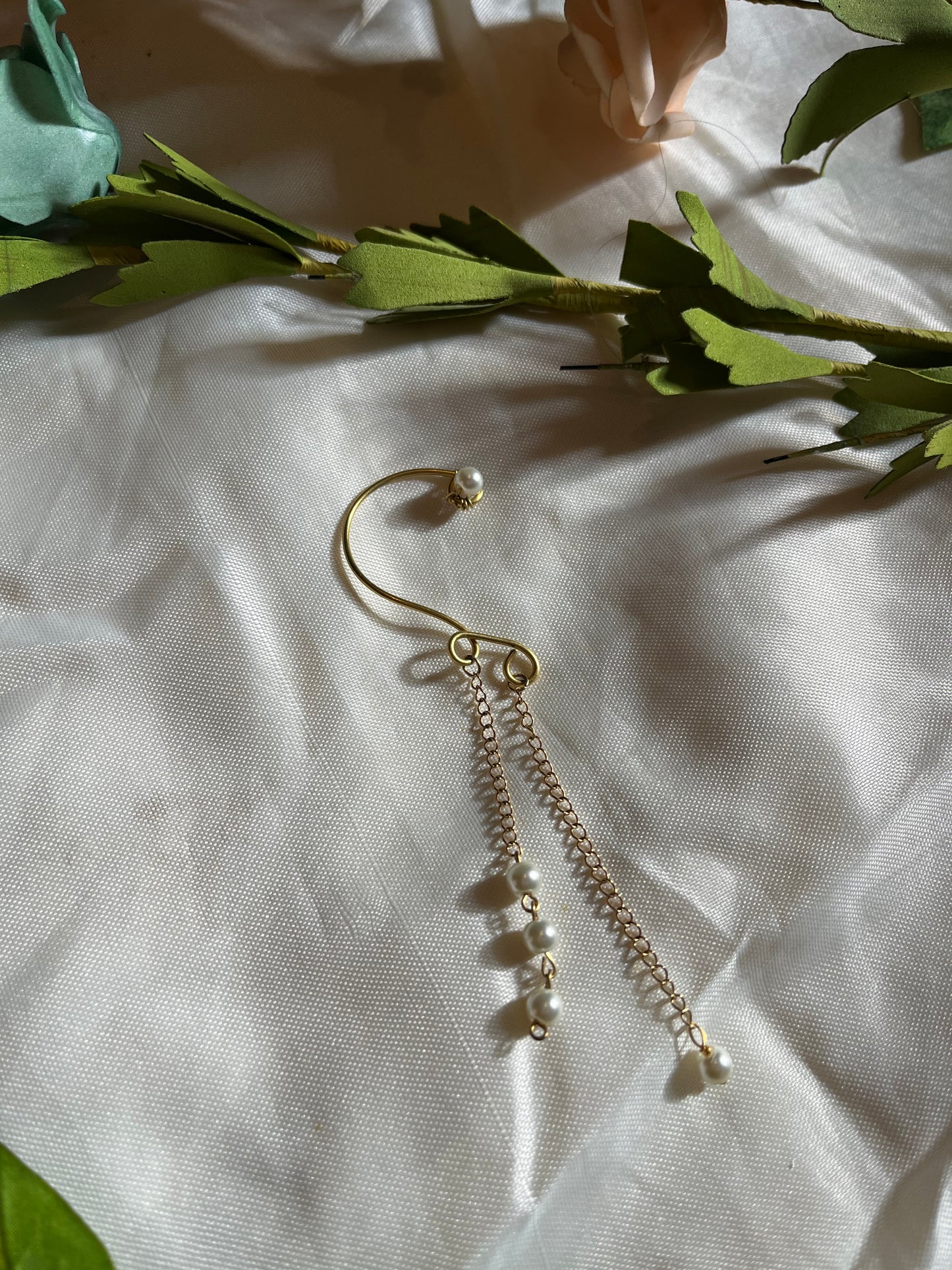 Pearls ear cuff.
