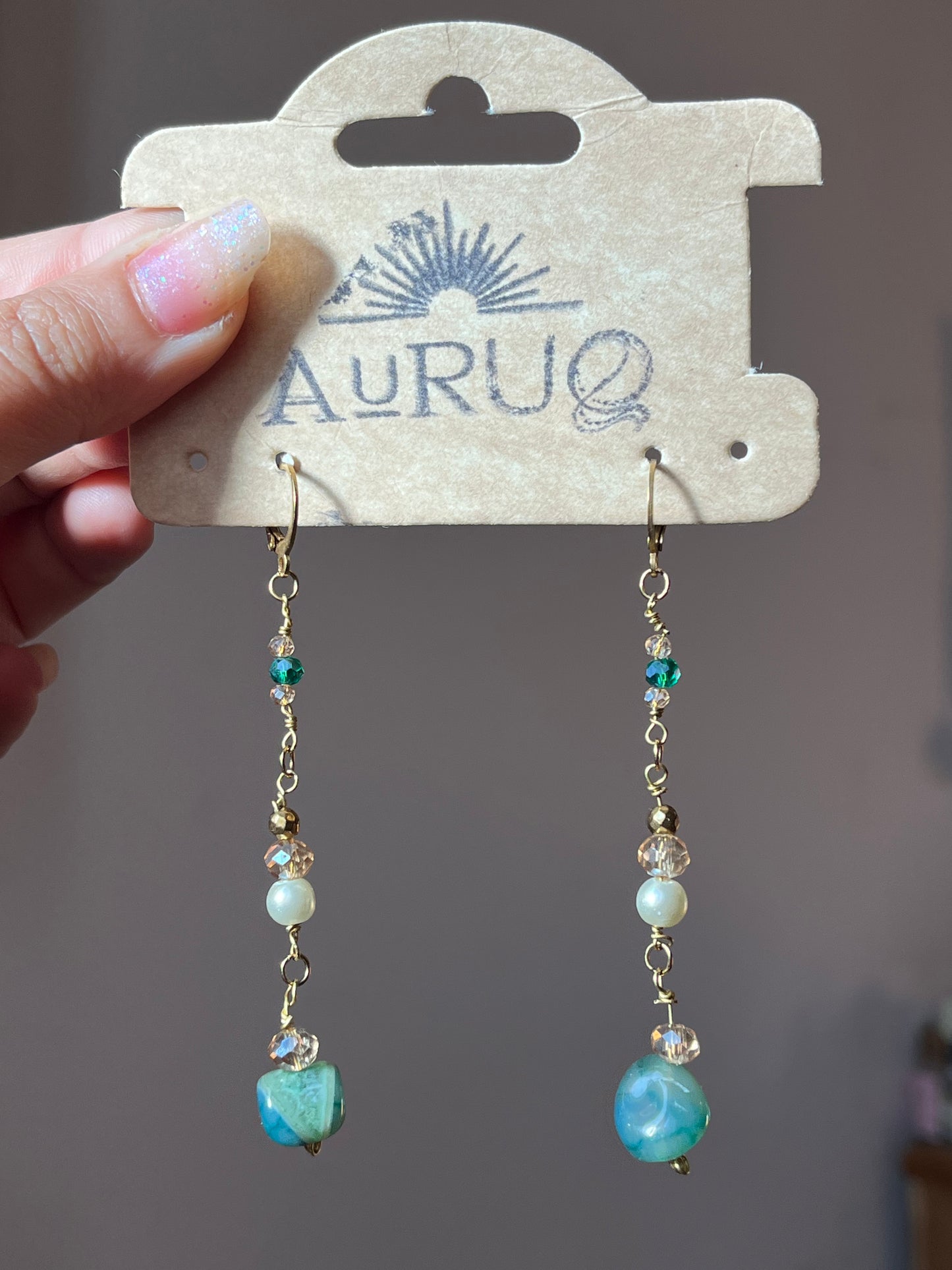 Agate long earrings in turquoise.